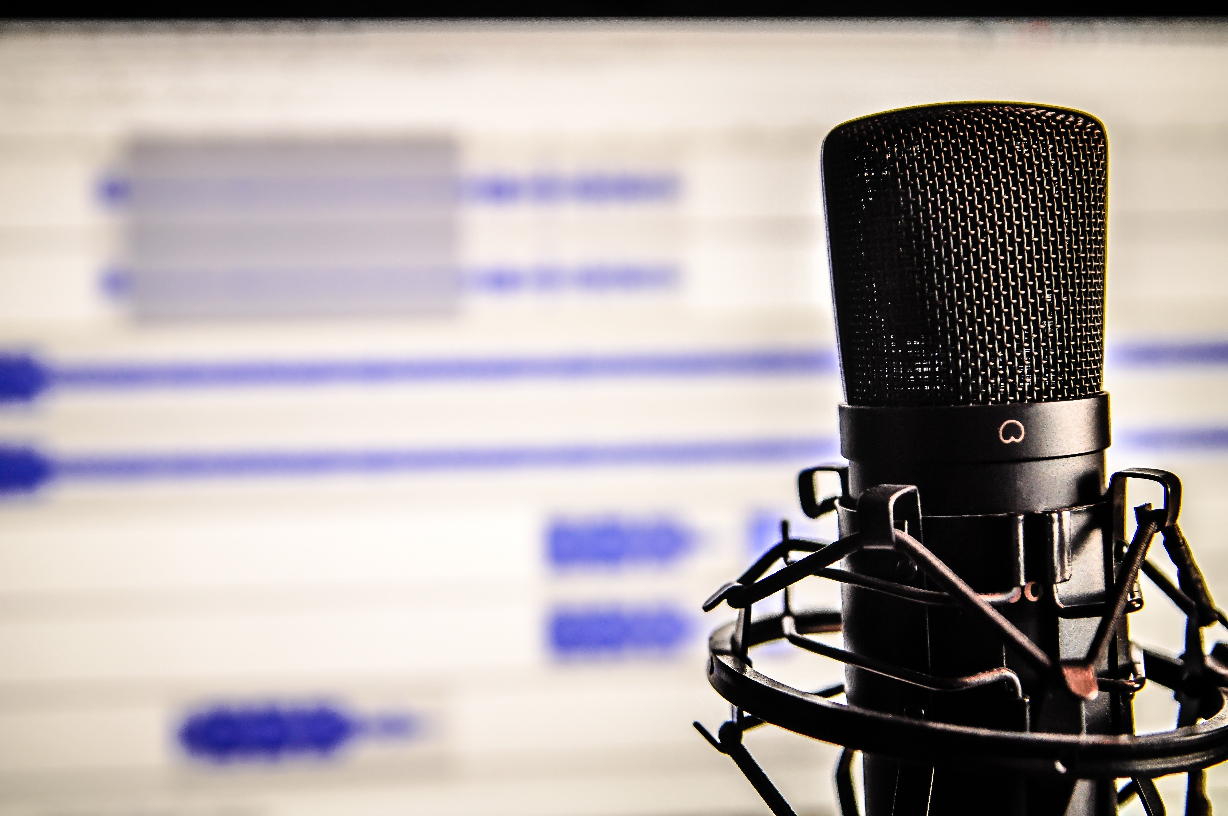 How to Pitch Podcasts in 8 Steps